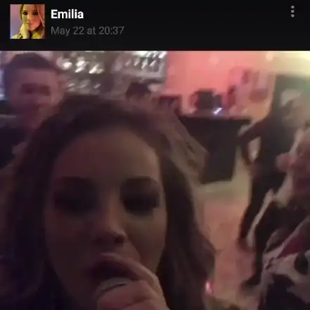 Емилия е съсипана и разорена след раздялата с Коко! Певицата пее по селски кръчми пред 8 души за жълти стотинки (Снимки)