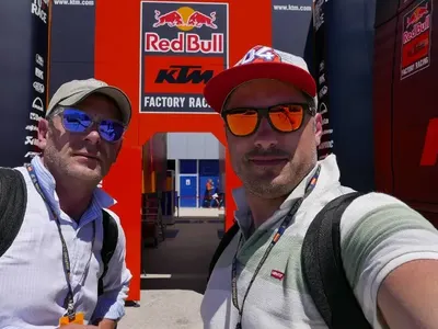 Гаджета ли са Вергов и Карамазов? Актьорите се хвалят с предизвикателни селфита от Испания