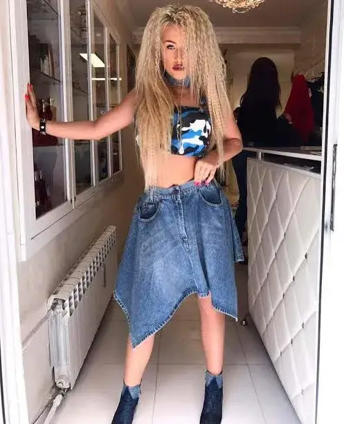 Гери Никол стана за СМЯХ навръх Гергьовден с тази визия! Феновете я попиляха: Приличаш на кръстоска между Тони Стораро и вещица (Снимки)