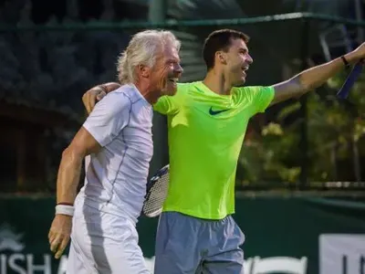 Гришо разпуска с милиардер на частния му остров на Карибите