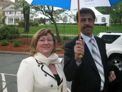 Жената на Цветан Василев с бижута за 1 милион евро, пазарувала на кило дизайнерски колиета и часовници в Швейцария