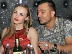 Константин кръшка с одобрение от жена си! Тя се примири, че бракът им ще е „отворен“