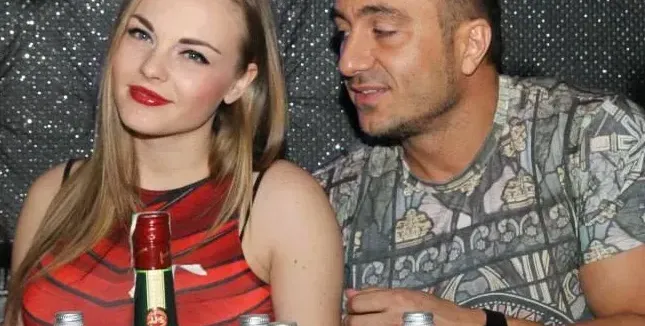 Константин кръшка с одобрение от жена си! Тя се примири, че бракът им ще е „отворен“