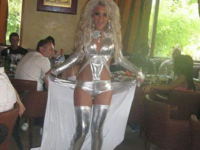 Корица на Плейбой избрана за Най-зле изглеждаща абитуриентка (Потресаващи снимки)