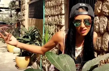 Моника, доказано евтина си! Вижте официалната премиера на най-скандалния клип на Ани Хоанг и Люси Иларионов (Видео)