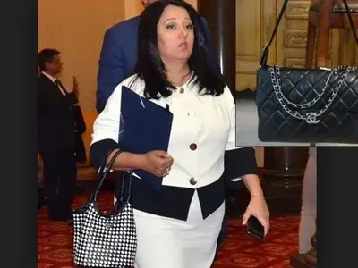 Не 2, а 9 лукс чанти размахва Лили Павлова, купени от мъжа й! Само „прадата“ и „шанелът“ на министърката гонят 17 бона