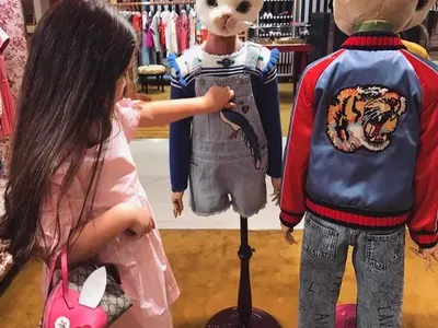 Николета, добре ли си? ТВ водещата драстично отслабна, стана кожа и кости! (Актуални снимки от Милано)