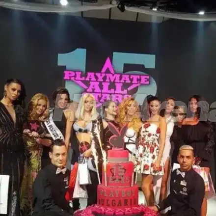 Николета отказа да застане до пълнеж от плеймейтки! (Подробности за скандала)