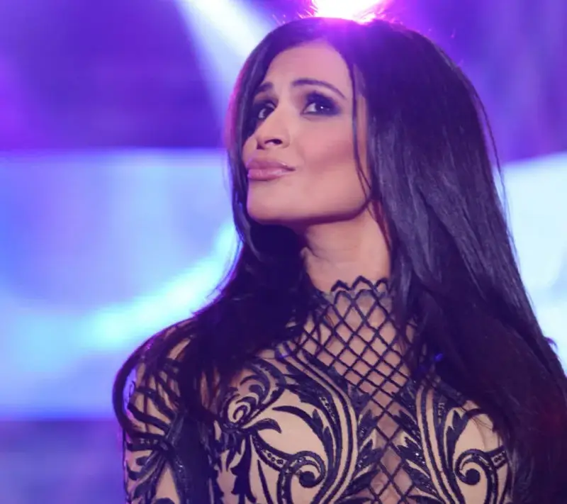 Психар преследва Преслава пред дома й, певицата отключила паникатаки