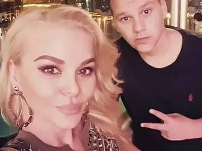 Синът на Деси Слава снима бой с GSM-а! Майкъл документира как 19-годишен бабаит претрепа младеж, без да се намеси