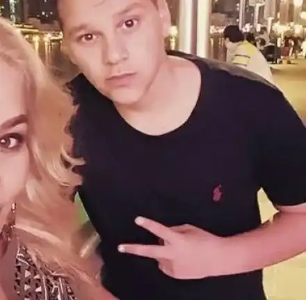 Синът на Деси Слава снима бой с GSM-а! Майкъл документира как 19-годишен бабаит претрепа младеж, без да се намеси