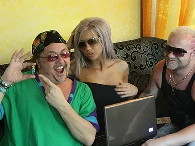 Скандалната двойка Вили и Маури от „Смени жената“ е добре позната на ВИП-а! Разкрасяват куп фолк фурии и плеймейтки (Печелят по 15 бона на месец)