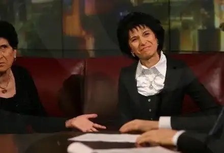 Слави глези майка си като кралица! Всеки месец й превежда 5 000 лева, тя ги харчи за околосветски обиколки