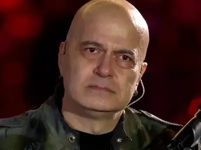 Слави в болезнена изповед: От малък съм мрачен и без приятели, бях  отличник с комплекси, често ме биеха, а първото ми гадже ме предаде!