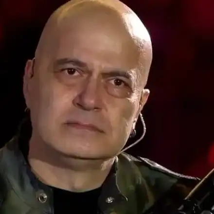 Слави в болезнена изповед: От малък съм мрачен и без приятели, бях  отличник с комплекси, често ме биеха, а първото ми гадже ме предаде!