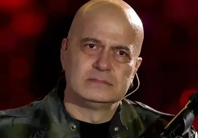 Слави в болезнена изповед: От малък съм мрачен и без приятели, бях  отличник с комплекси, често ме биеха, а първото ми гадже ме предаде!
