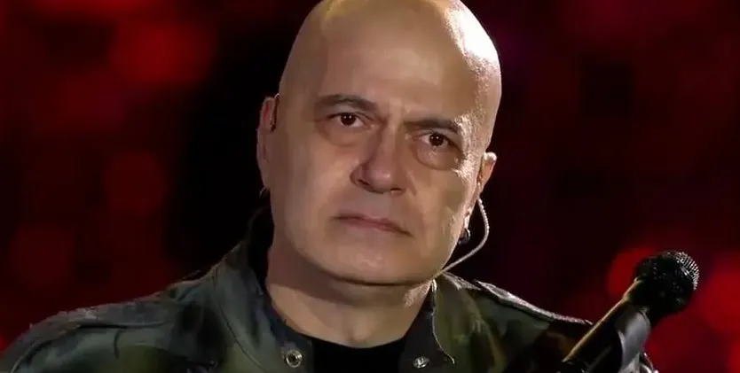 Слави в болезнена изповед: От малък съм мрачен и без приятели, бях  отличник с комплекси, често ме биеха, а първото ми гадже ме предаде!