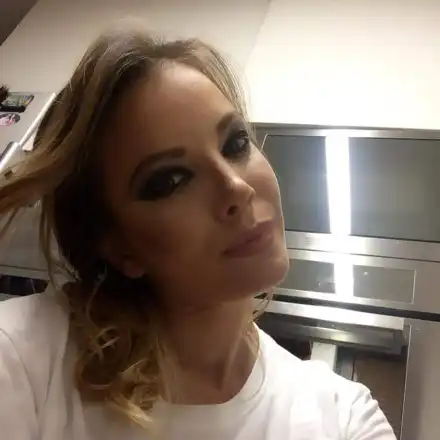 Става страшно! Емилия ОПЛЕШИВЯВА от нерви след изневярата на Коко (Снимка)