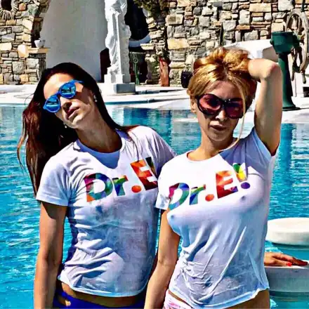 Теди Велинова стана „Мис мокра фланелка“ за ЧРД на д-р Енчев (Вижте как се забавляват)