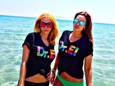 Теди Велинова стана „Мис мокра фланелка“ за ЧРД на д-р Енчев (Вижте как се забавляват)