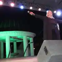 Весна Змиянац друса зърна и огромно шкембе в Банкя (60-годишната сръбска легенда се оля, СНИМКИ)