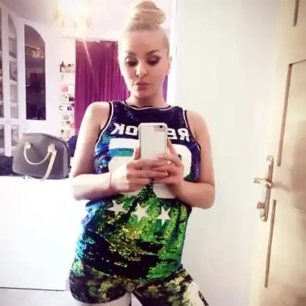 Защо Деси Слава дебелее прогресивно? (Шок снимка в галерията)