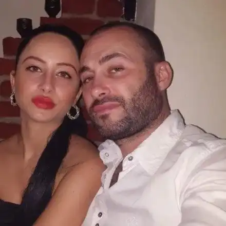 Звярът на Свищов с нов улов: Преподавател по финанси залюби своя студентка! Двамата не се крият (Имал е скандална афера с две фолк певици)