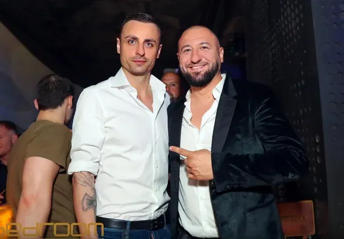 Браво! Бербатов изгони пачаврите от купона (Джулиана Гани също позорно изритана)