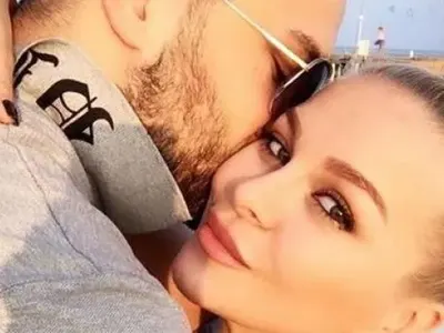 Деси Слава заряза гаджето си, двамата са разделени от седмица