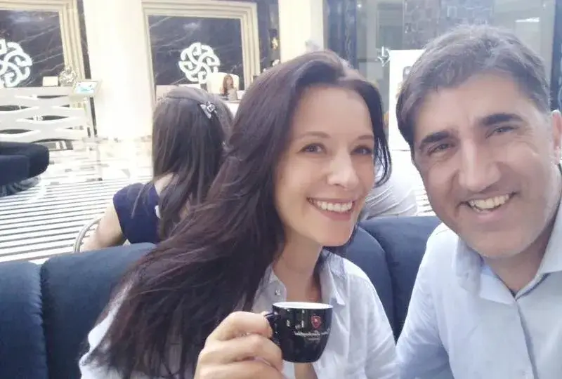 Ей това вече е тежкарско! Яна Маринова и Башар Рахал пият кафе Ламборгини! Актрисата намекна за любовно трио (Фото)