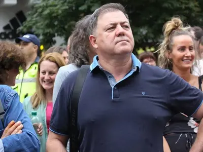 Гилотината на лорд Минчев: Ризата на Мъйнов е с изтекъл срок, Врачански се облича насън, тъжна модна астрология за Ритон (СНИМКИ)