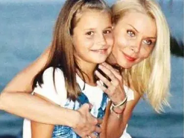 Лара Банева ВЛЮБЕНА! Щерката на Брендо си хвана богаташко синче (СНИМКИ)