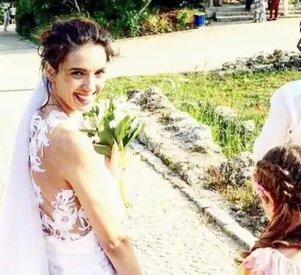 Луиза Григорова се омъжи в рокля за 2 бона и кубинки! Младоженецът пък й каза „да“ по маратонки! (+Още подробности)