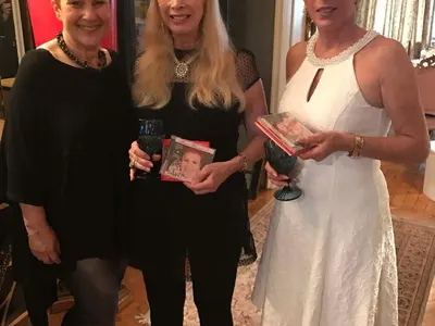 Мая Нешкова точи баница за Евгени Минчев! Звезда от Ало ало в дома на лорда (Снимки)