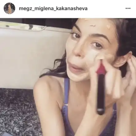 Майки на бунт срещу МЕГЗ: Учи децата да слагат много грим