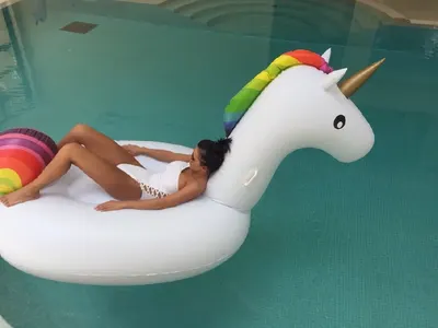 Мария – леля мечта! Ето как забавлява дъщеря си Марая и племенницата Йордана (+Лични снимки от басейна)