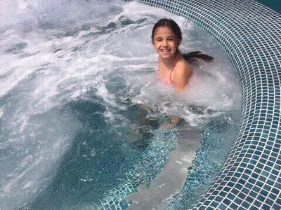 Мария – леля мечта! Ето как забавлява дъщеря си Марая и племенницата Йордана (+Лични снимки от басейна)