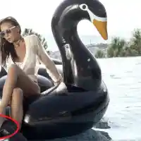 Пак стана за смях!  Алисия отряза крайниците си, лъсна с 4 пръста (Фото)