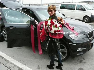 Певци и моделки с коли за милиони от гаджетата си! Алисия го кара втора ръка, Галена с джип за 200 бона, Никол Станкулова с гъзарско Пежо (Снимки)