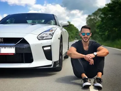 Певци и моделки с коли за милиони от гаджетата си! Алисия го кара втора ръка, Галена с джип за 200 бона, Никол Станкулова с гъзарско Пежо (Снимки)