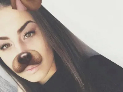 Щерката на Юксел Кадриев хвърчи без книжка с мотор за 3 бона