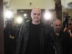 Слави спря фитнеса и смъкна 30 кила! Забраниха му натоварване заради износени стави