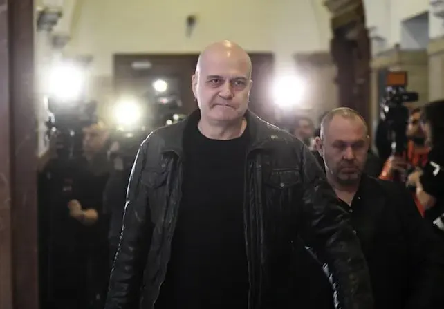 Слави спря фитнеса и смъкна 30 кила! Забраниха му натоварване заради износени стави