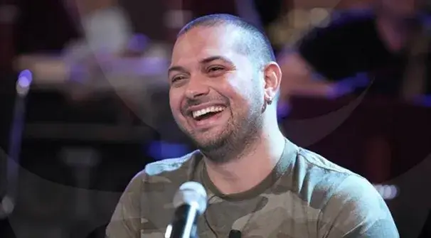 Солтарийски бръмчи из София като мутра,  ходи на работа с махмурлук