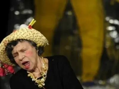 Стоянка Мутафова опъна бръчки на 95! С щерка й се освежиха с филъри и ботокс