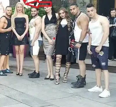 Тоца се отърка в млади мускуляги, срамува се, че е била жури на „Мистър София“