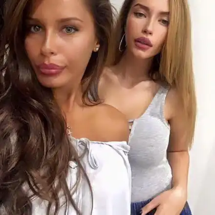 УОУ! Тита крие сестра – красавица! Кака й Деси я задмина по хубост (СНИМКИ)