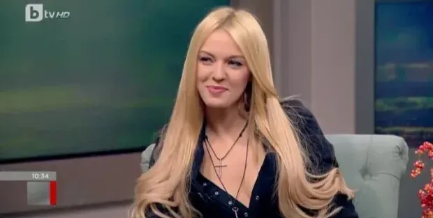 Красивата синоптичка на Би Ти Ви оплю Тита
