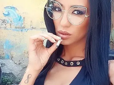 Ани Хоанг пафка, а после джафка по феновете си: Ставате грозни, като ме мразите!