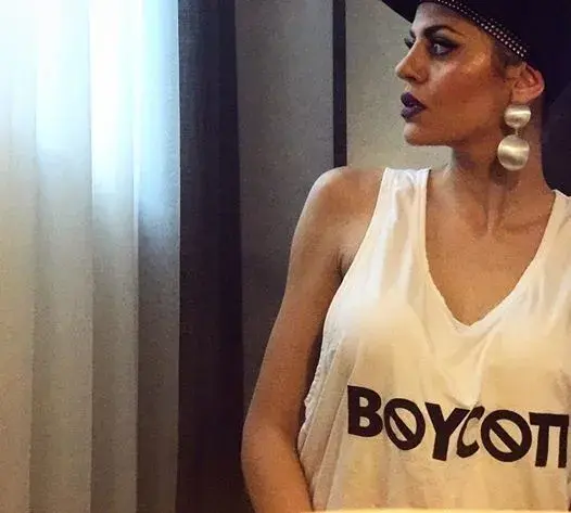 Анорексия ли топи Михаела Филева?! Певицата е кожа и кости от стрес (Шокиращ кадър)